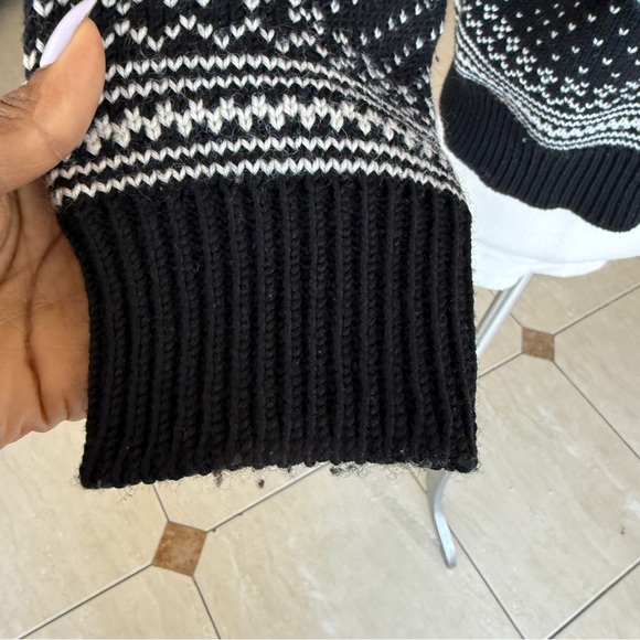 DALE OF NORWAY V NECK SWEATER 100% Wool Black & White Patterned Women's Sweater - Picture 5 of 10